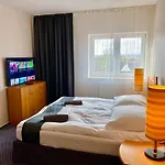 Slupski Premium Business No 7 Wifi Netflix Smart Tv50 Two Bedrooms Two Very Large Double Beds Living Double Sofa Workplace Full Pleasure Quality Of (adults Only) 아파트 *