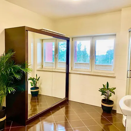 Las Slupski Premium Business Apartment A7 - - Dwie Sypialnie Dwa Podwojne Lozka - - Salon Z Balkonem Widok Aneks Kuchenny - - Wifi Netflix Smart Tv50 - - Wysoka Jakosc Za Niska Cene - - Zapraszamy (Adults Only) *
